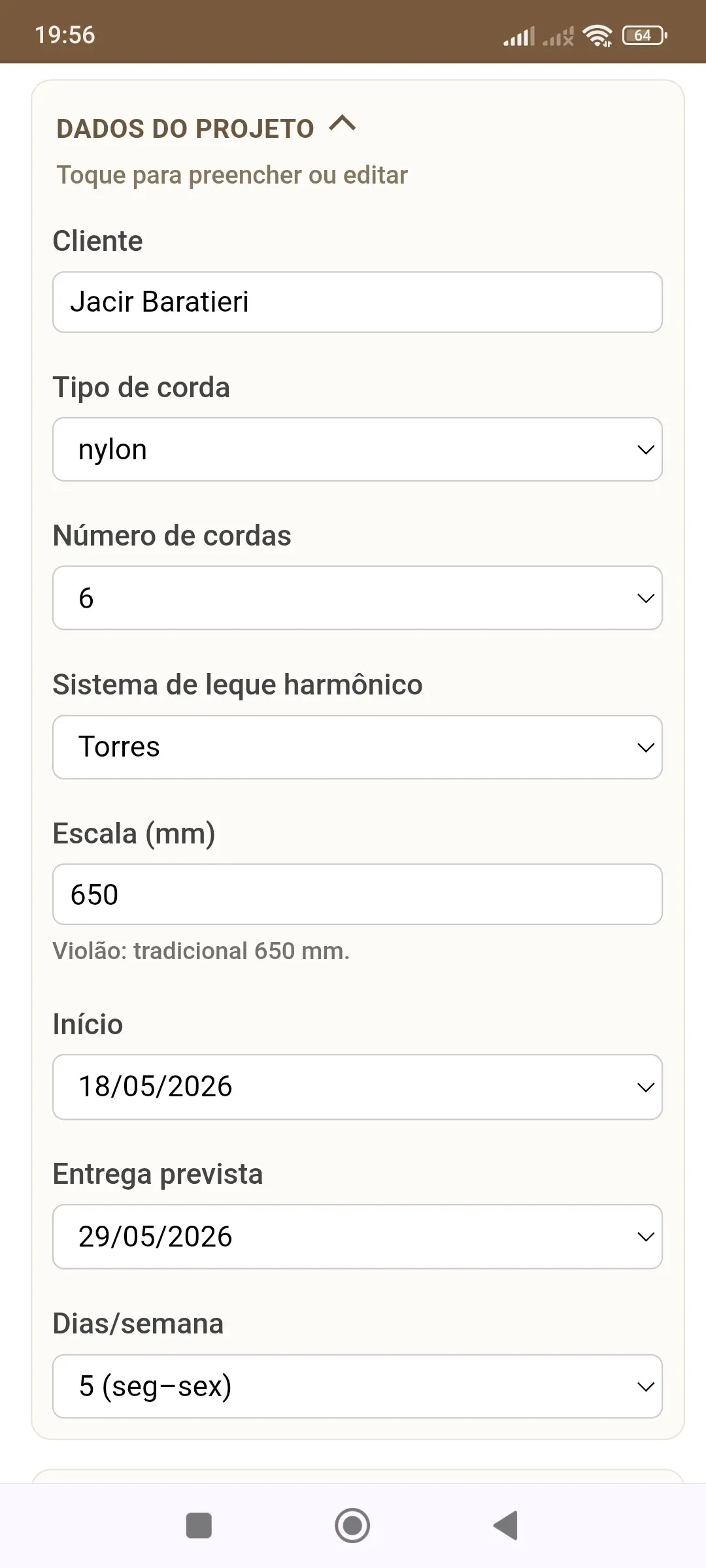 Etapa da construção de violão — manual interativo Método Baratieri na bancada